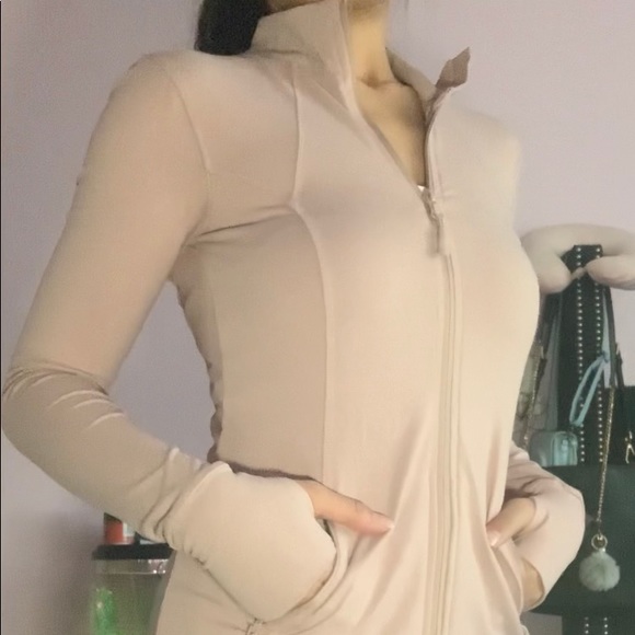 Fitted Workout Long Sleeve - Picture 4 of 4